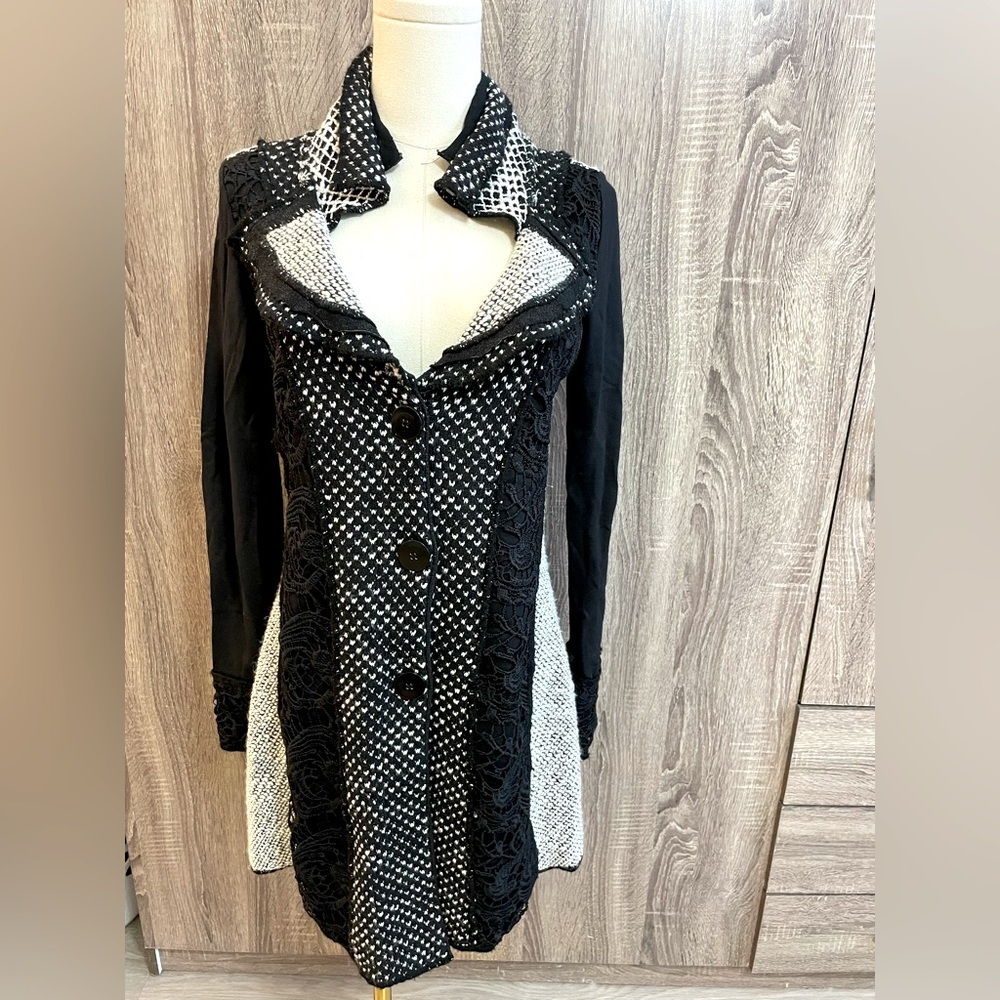 DOLCEZZA Black & White Knit Long Tunic Cardigan with awesome Ruffled Collar!